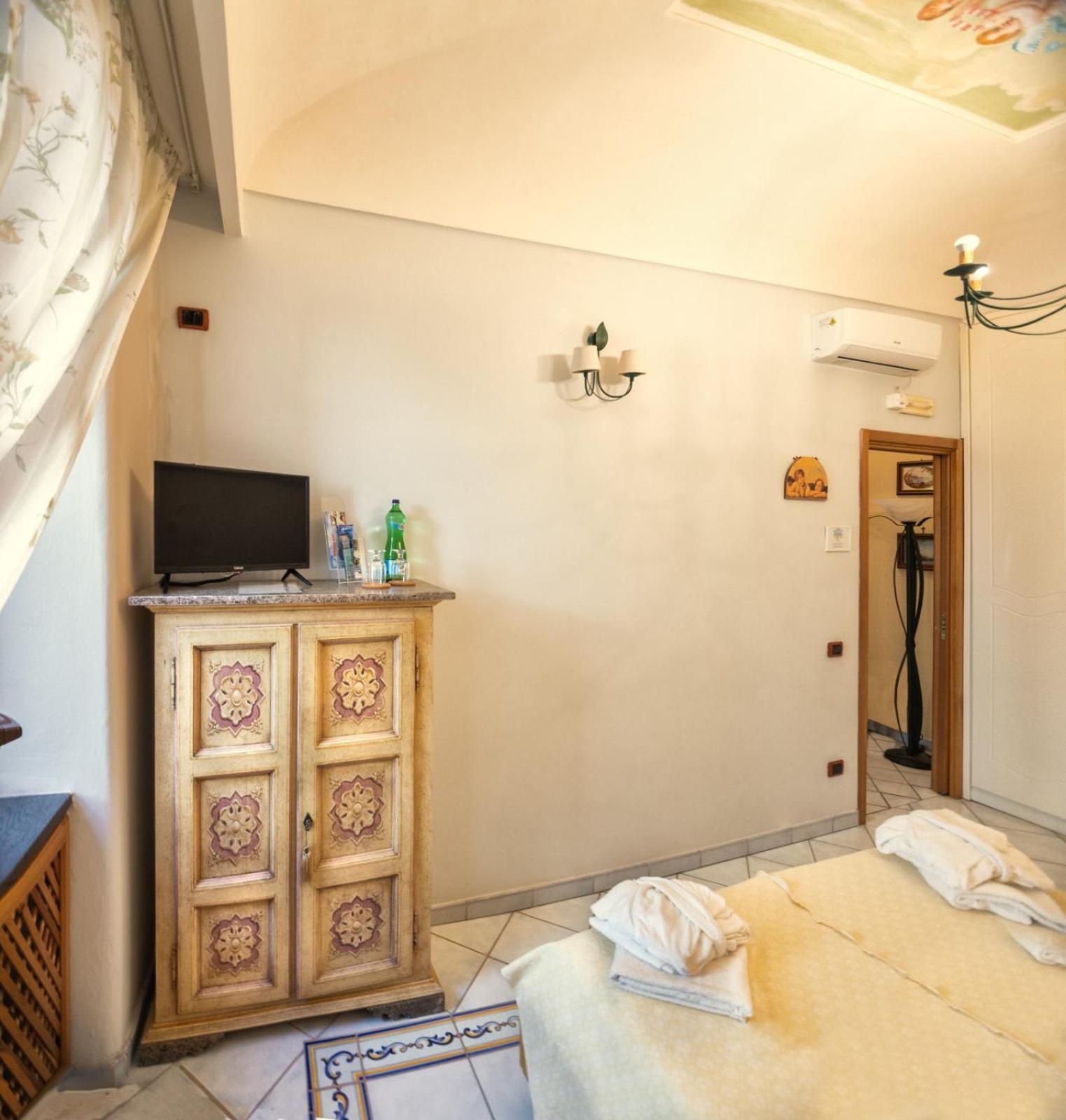 La Finestra Sul Mare Bed & Breakfast Ischia Exterior photo